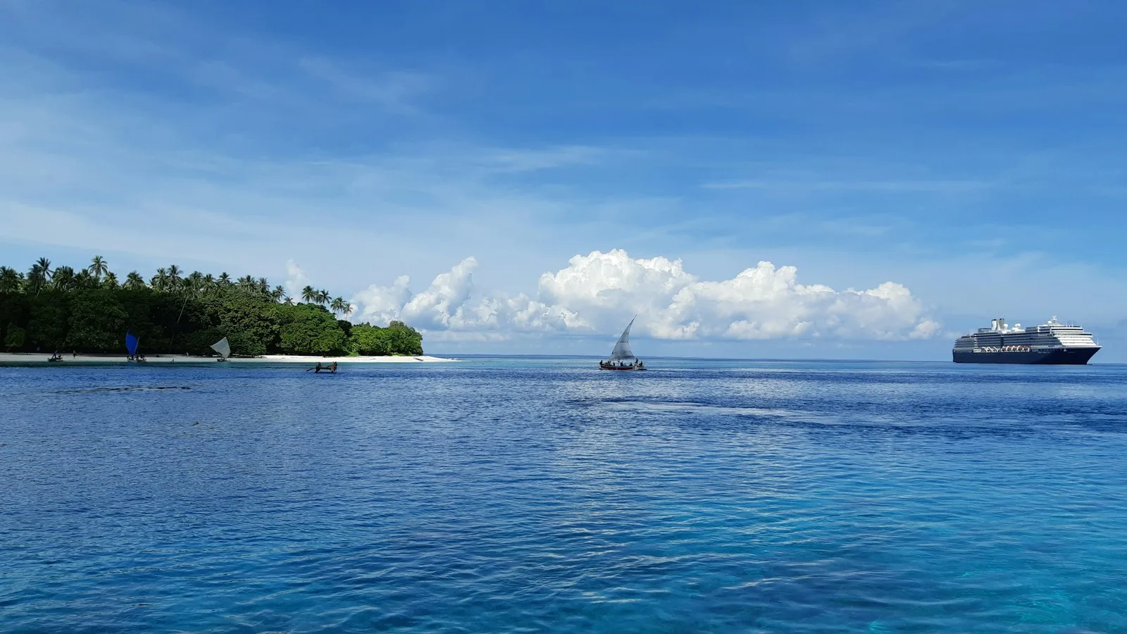 ️ Les atolls et lagons des îles