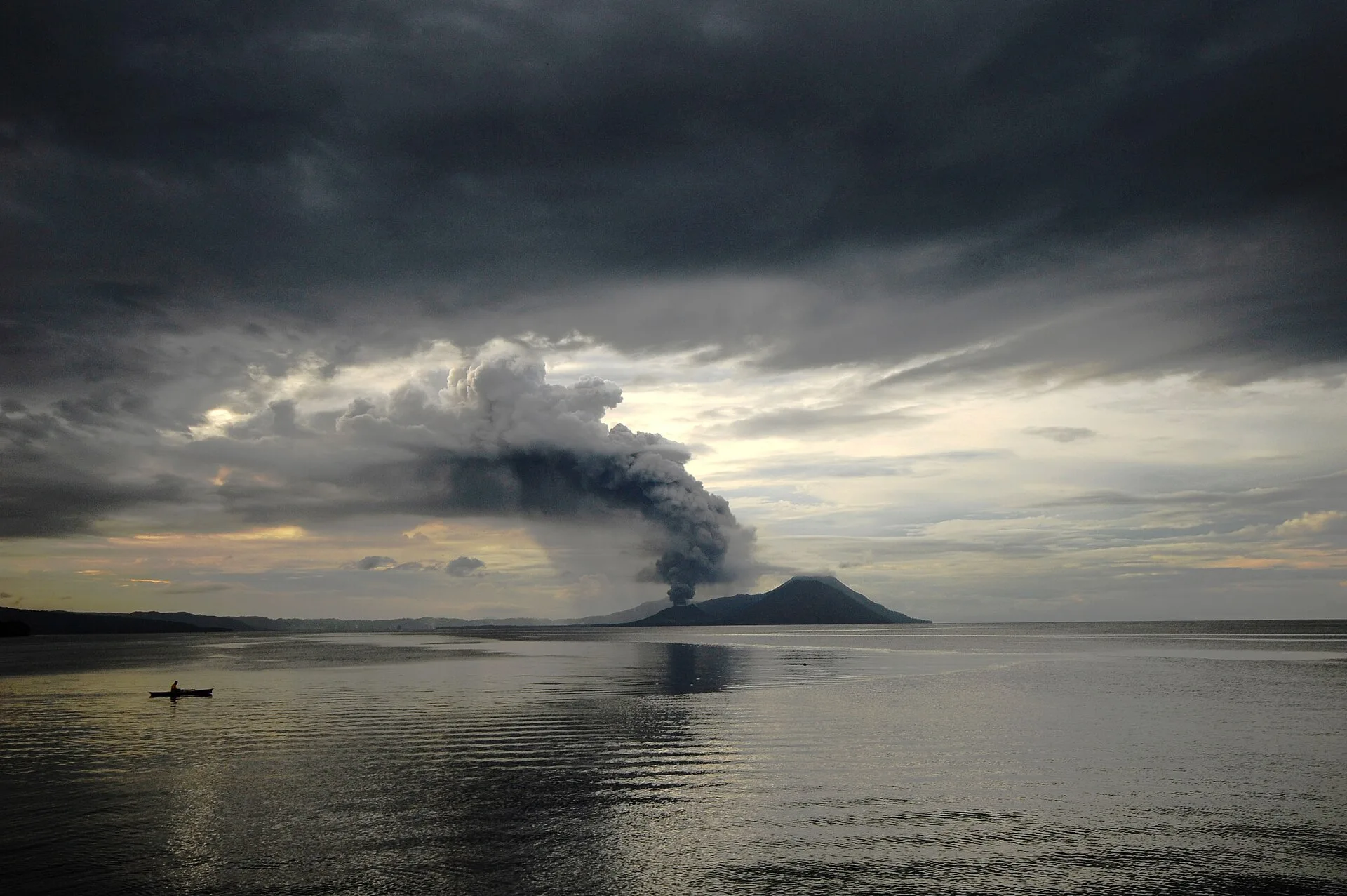 Le Tavurvur en bref : un volcan actif au bord de la ville